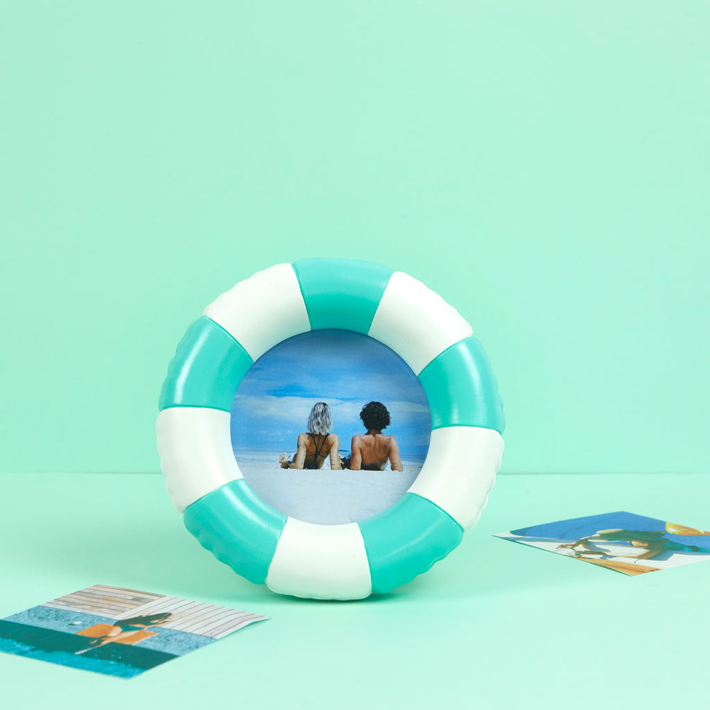 Floats Photo Frame