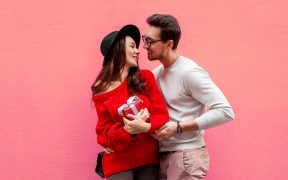 10 ideas para regalar a tu novia por el aniversario que le encantarán.