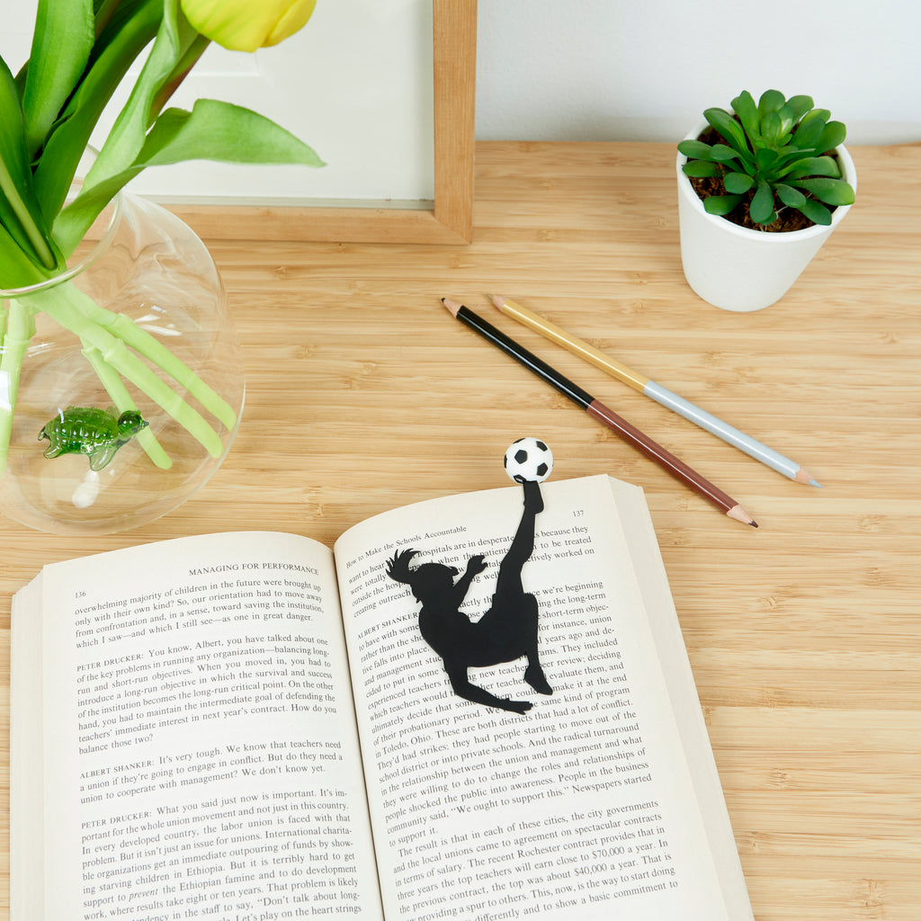 Marcapáginas Bicycle Kick Girl