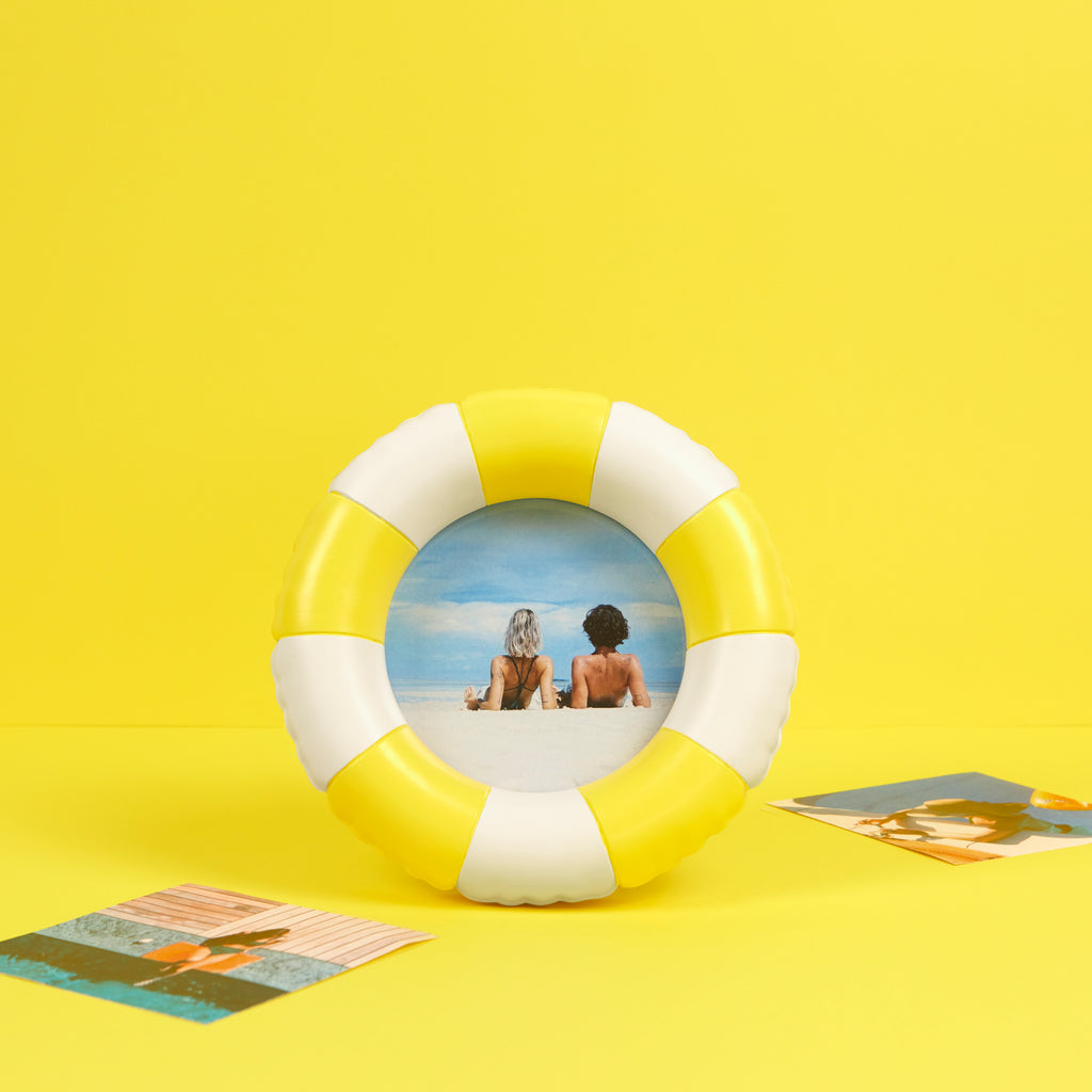 Floats Photo Frame