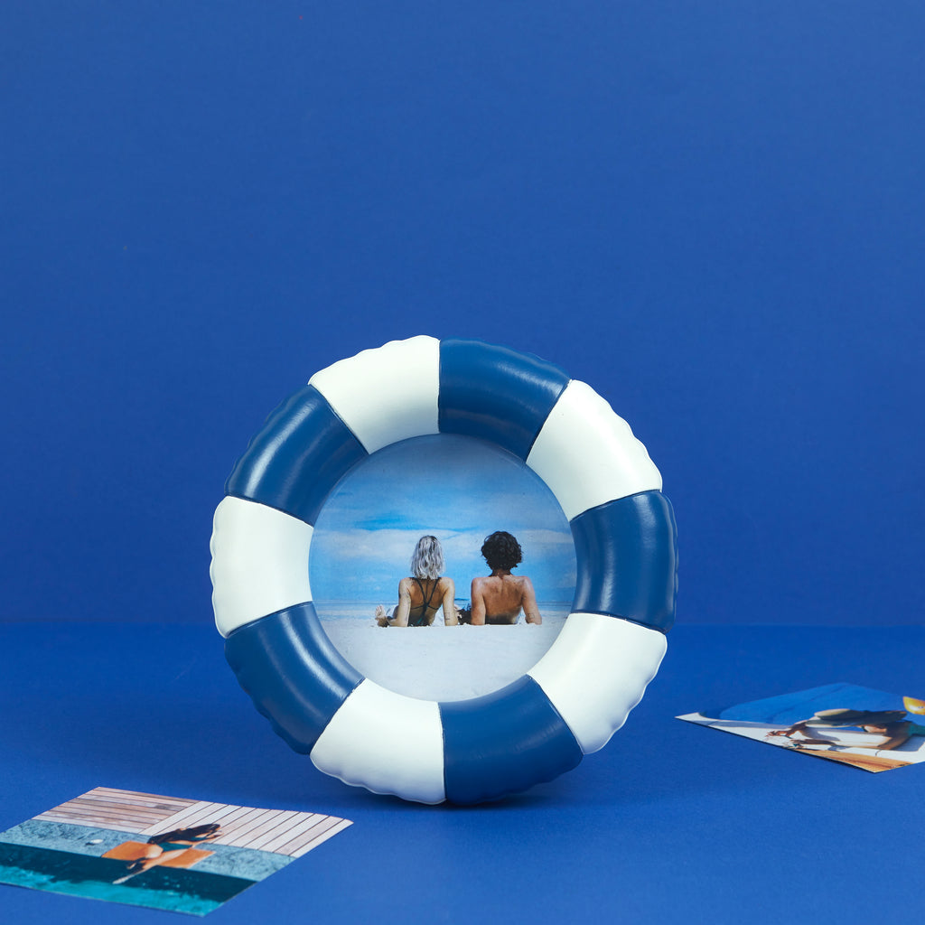 Floats Photo Frame