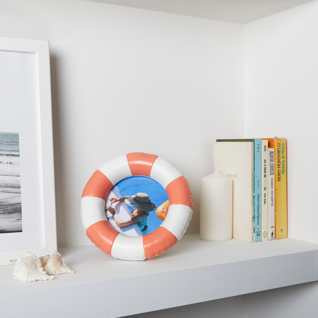 Floats Photo Frame