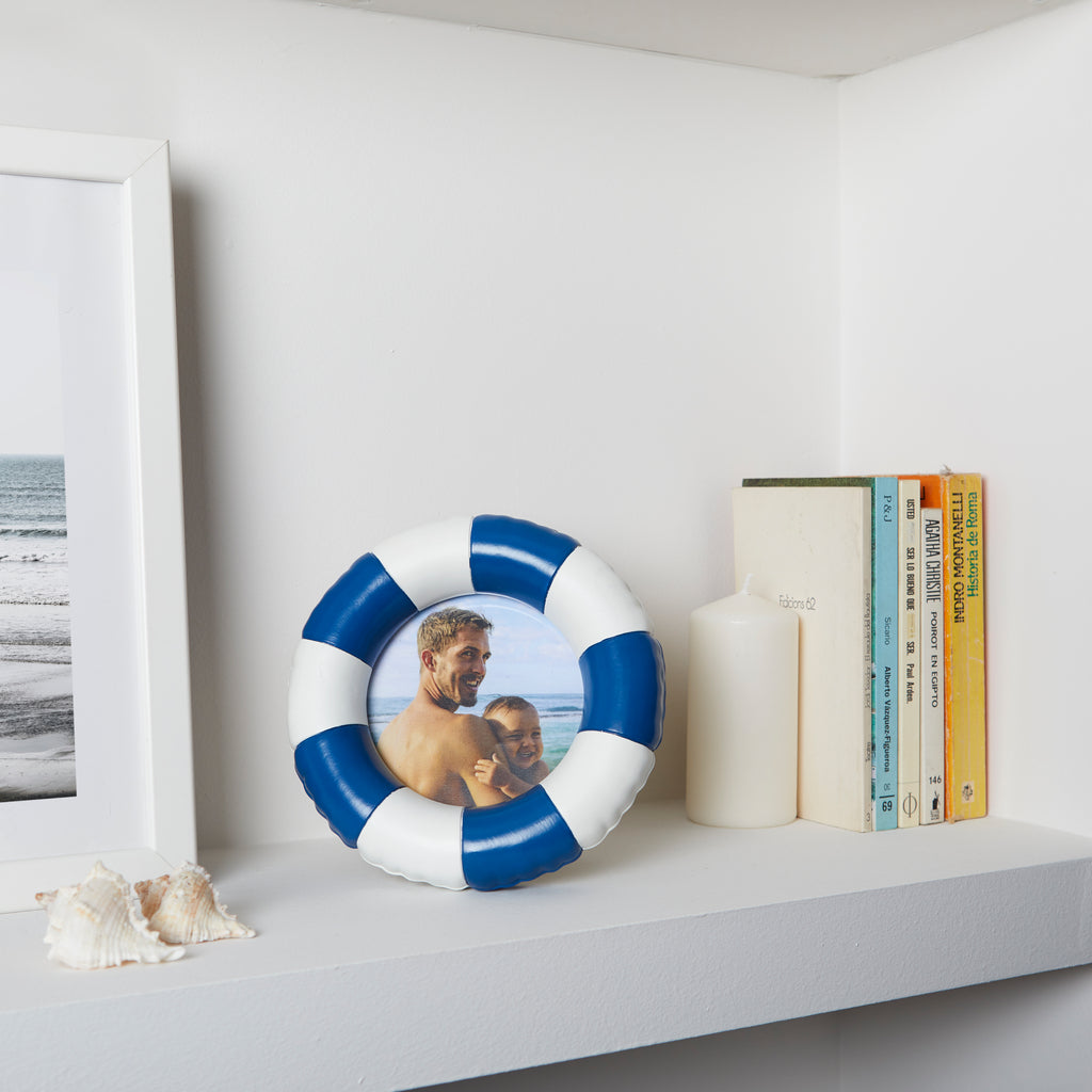 Floats Photo Frame