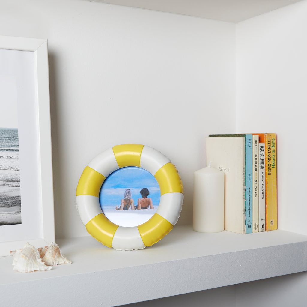 Floats Photo Frame