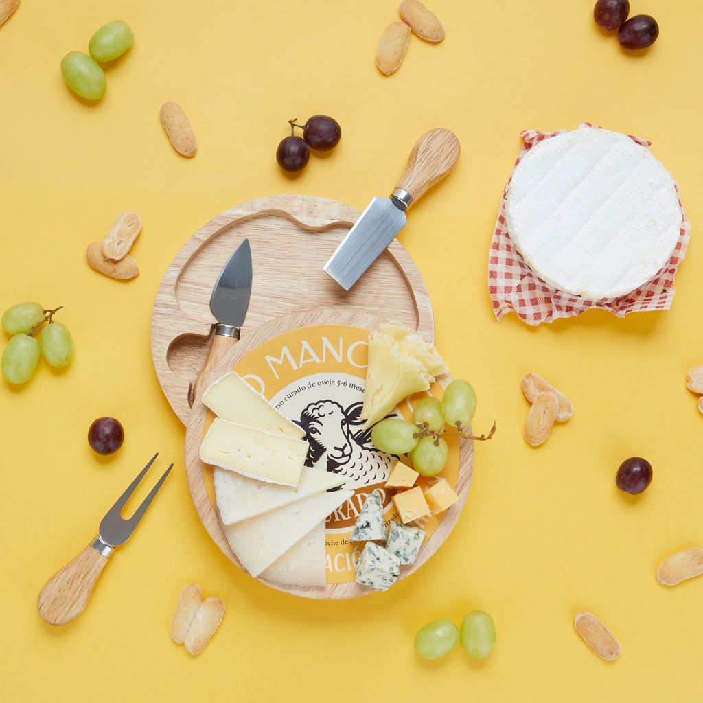 Manchego Käsebrett mit Utensilien